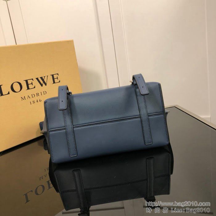 LOEWE羅意威 專櫃同步 Military Messenger 經典百搭信使包 男女同款 0168  jdl1141